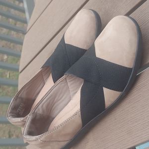 Clarks medora Jem 9 (size says 9.5 but fits a 9)